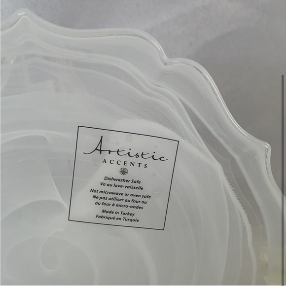 2 Milk glass Plates - Picture 2 of 2